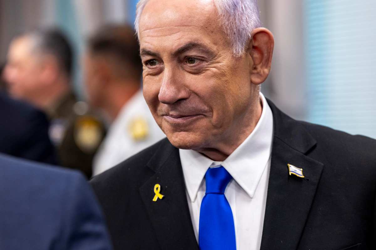 primo piano di Benjamin Netanyahu, premier israeliano, mentre sorride